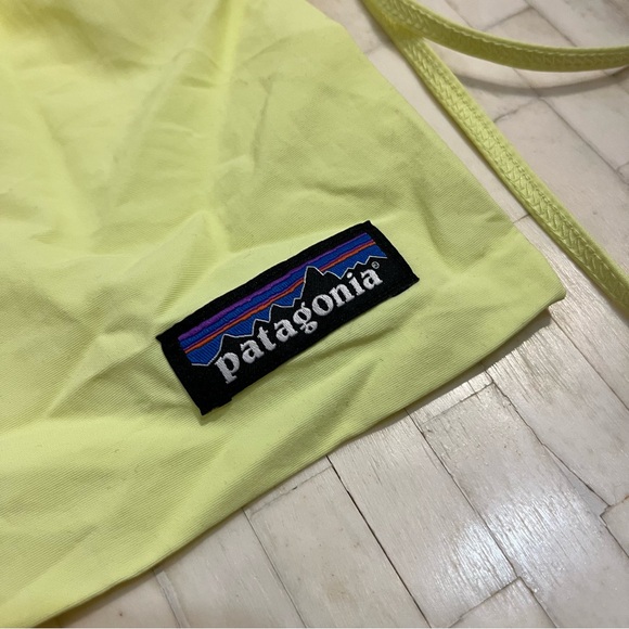 Patagonia Men's Beige Responsibili-Tee with Logo on Back & Yellow Laundry Bag - Picture 9 of 10